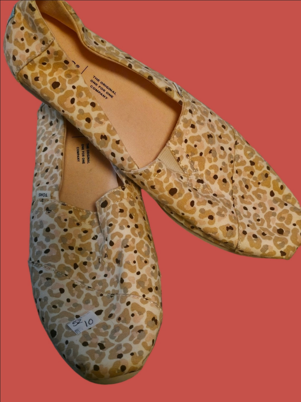 4/$67 Deal! TOMS Women's Classic Slip-On in Beige Colourful Print